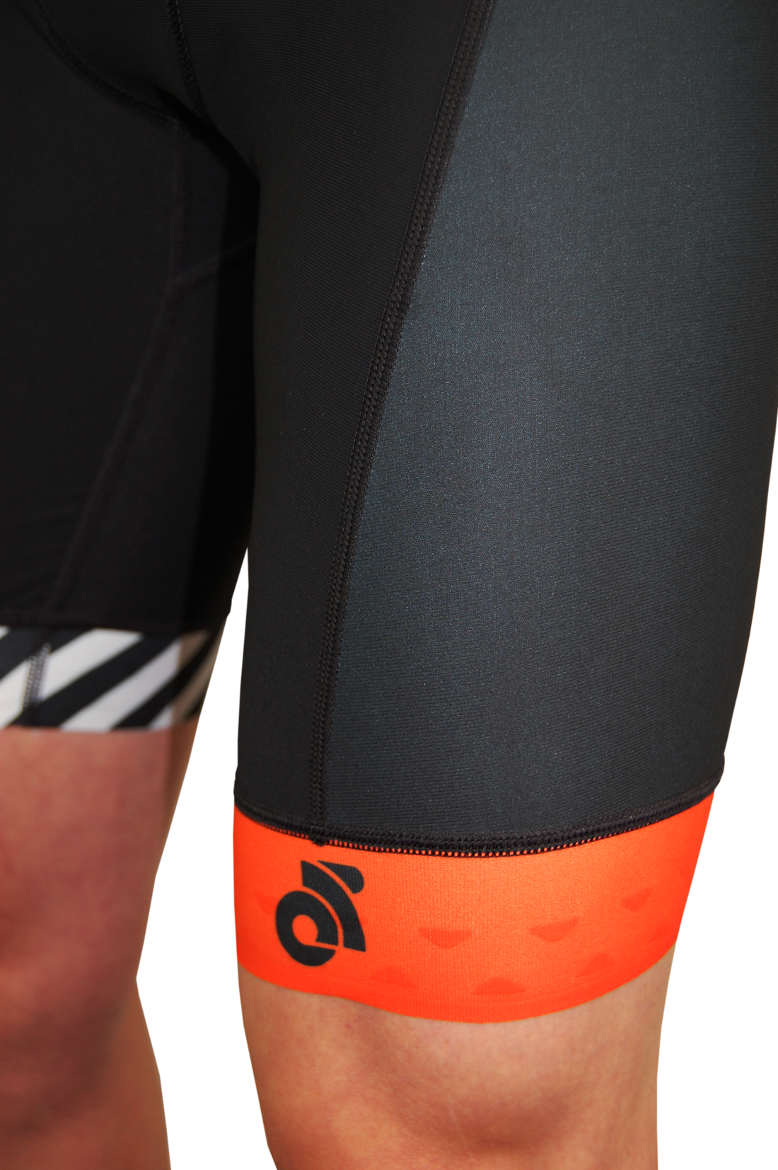 PERFORMANCE Tri Short